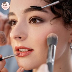 sau khi biết xịt khóa nền trước hay phấn phủ trước, ta hãy cùng đi makeup nhé